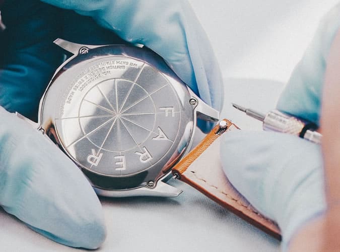 Farer Watches Feature an Interchangeable Strap that allows you to customise your watch