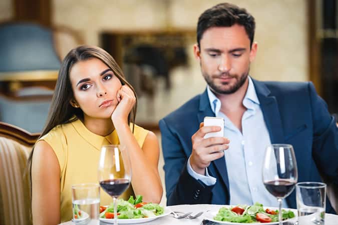On a date? Get off your phone!