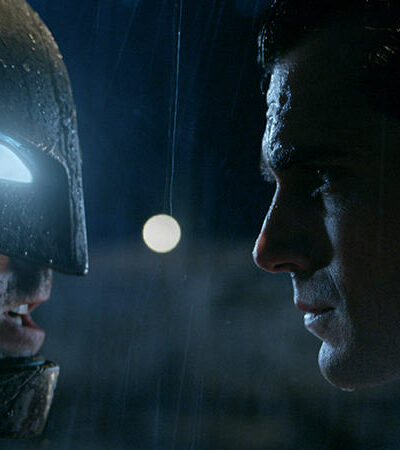 New Batman v Superman Fight Thrills Dark Comic Fans
