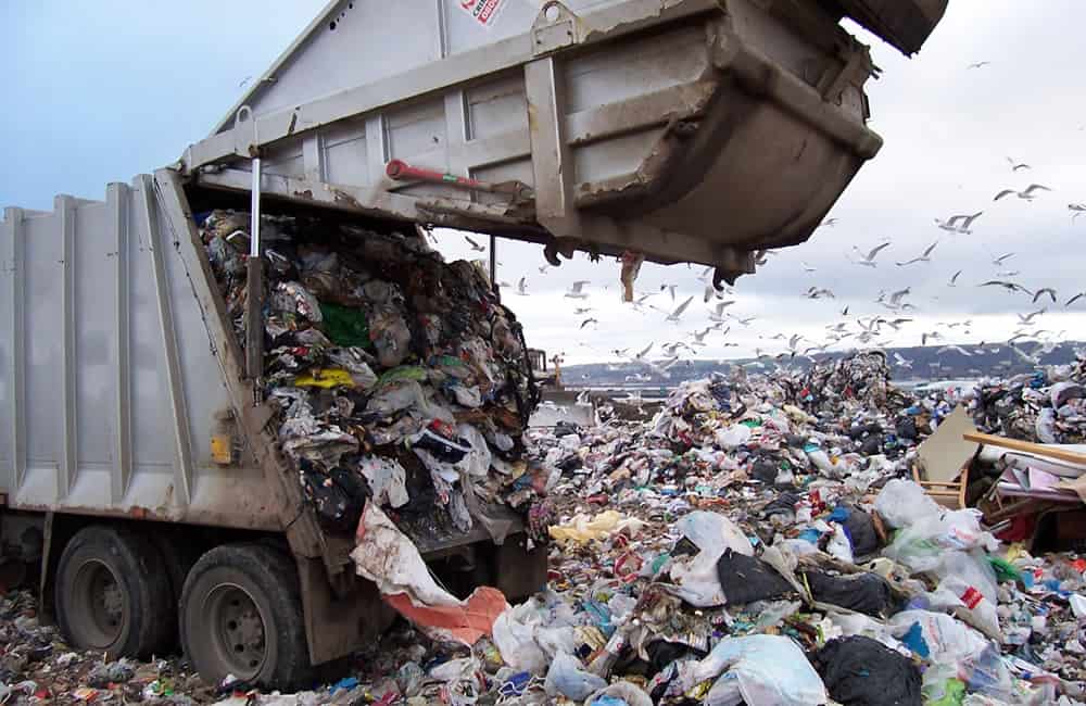 The average westerner throws away, on average, 32kg of clothing a year