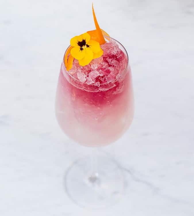 Cocktail mama's rhubarb fizz