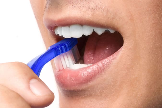 Cleaning teeth
