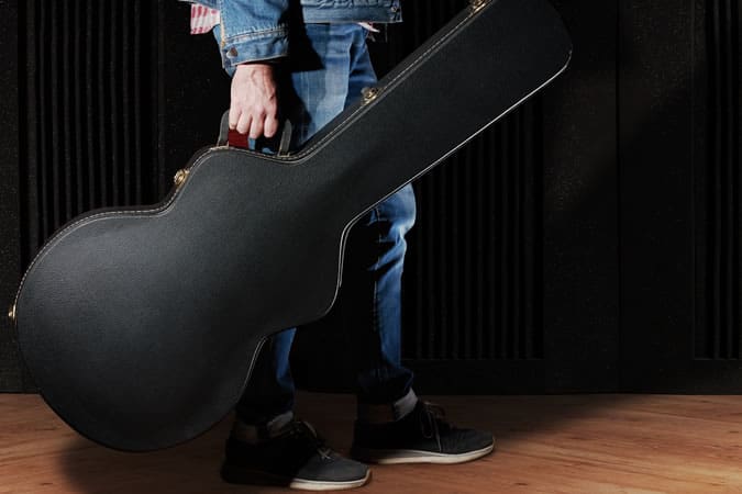 Men's chances of pulling were greater when carrying a guitar case