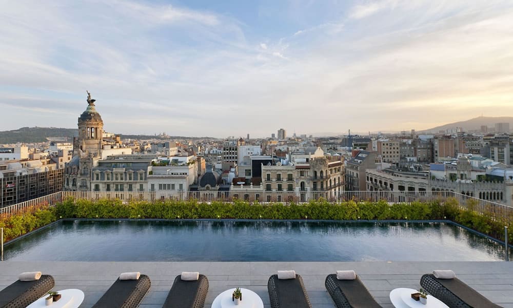 35 Of The Coolest Swimming Pools
