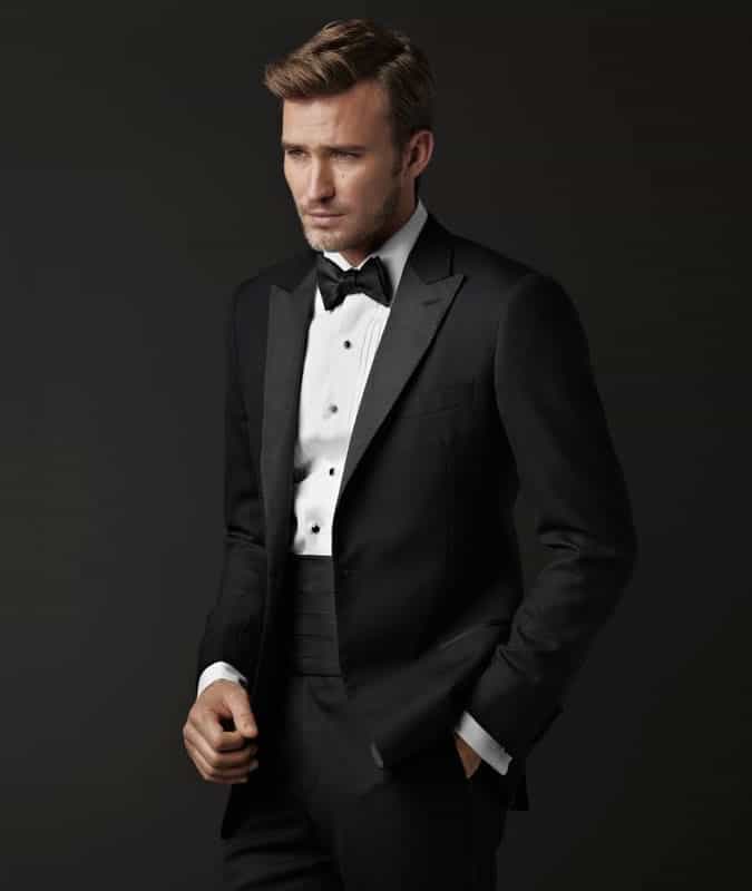 Man wearing a cummerbund for a black tie event