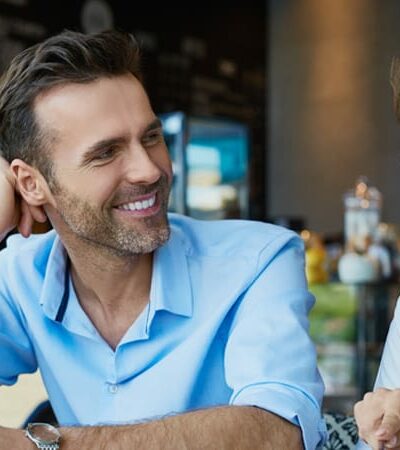 14 Eye Contact Mistakes That Are Holding You Back
