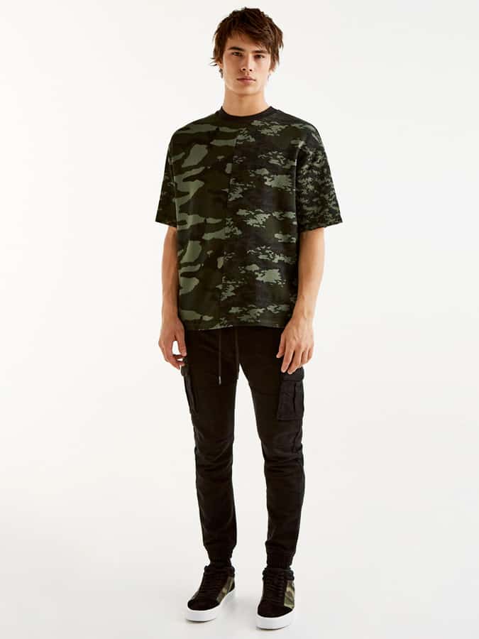 Pull & Bear Camo T-Shirt