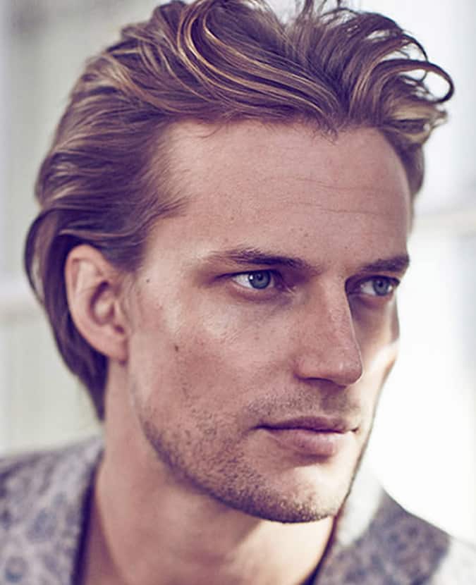 Mid-length hair