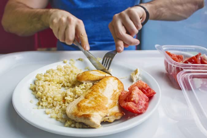 Man eating a healthy chicken lunch