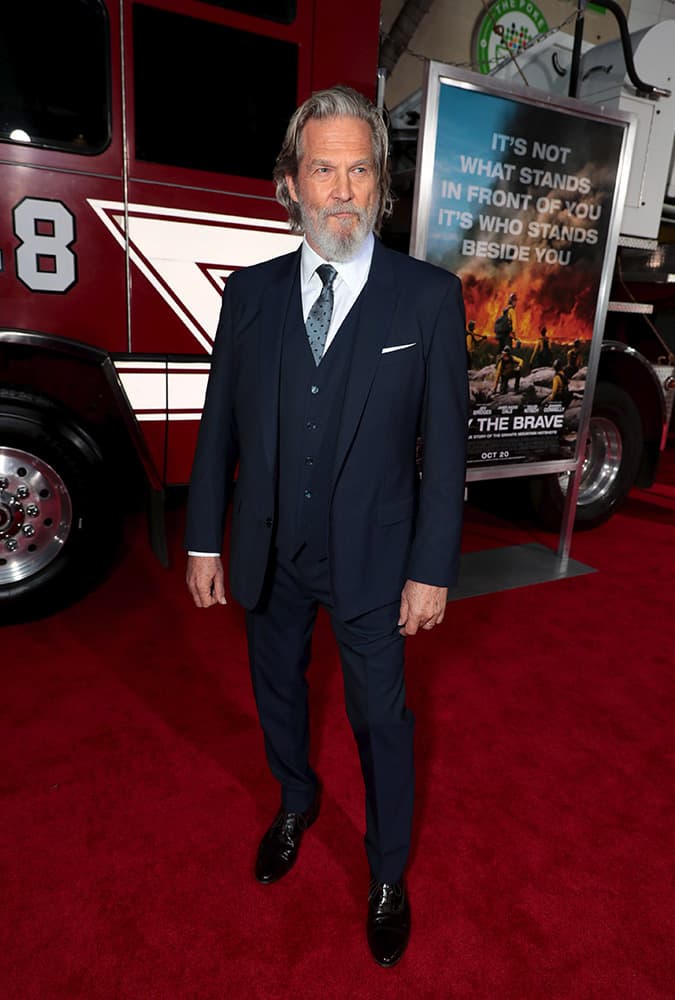 Jeff Bridges wearing a blue three-piece suit