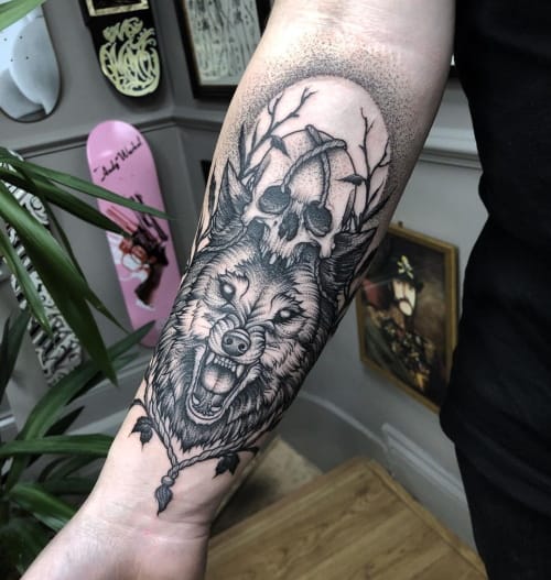 Blackwork wolf tattoo_vitali.tattoos