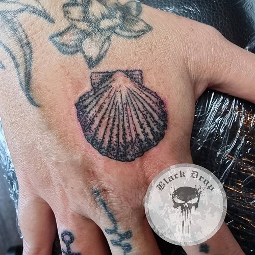 Finger Seashell Tattoo