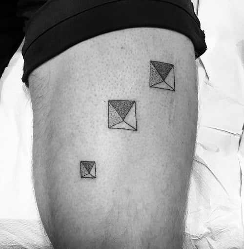 Minimalis Dotwork Tattoo