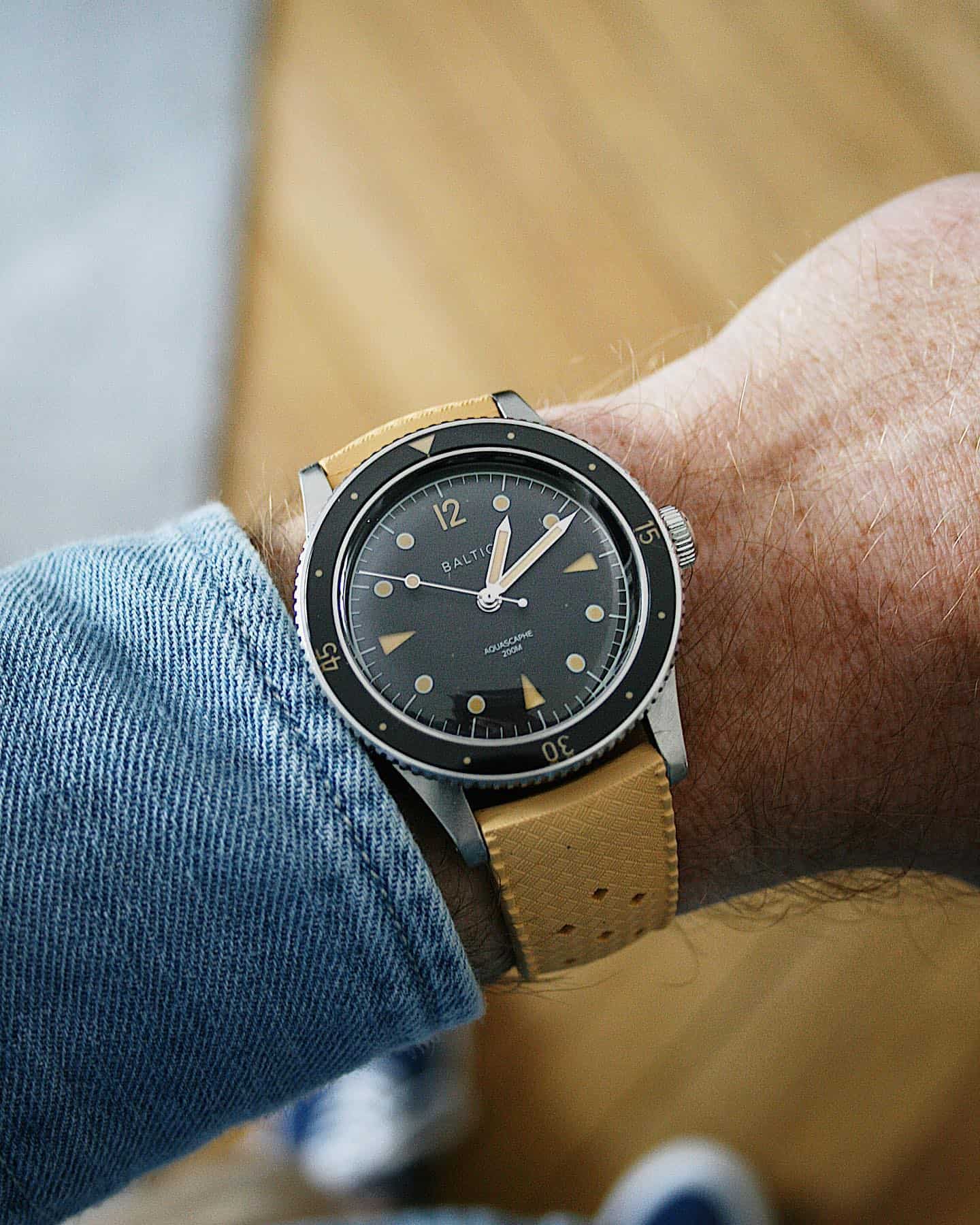 A close up photo of watch with rubber straps