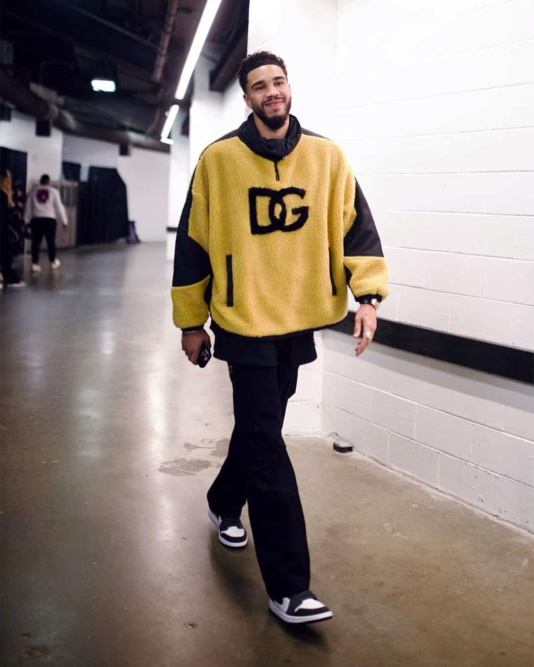 Jayson Tatum wore a sweatshirt with inlaid crossover DGLogo