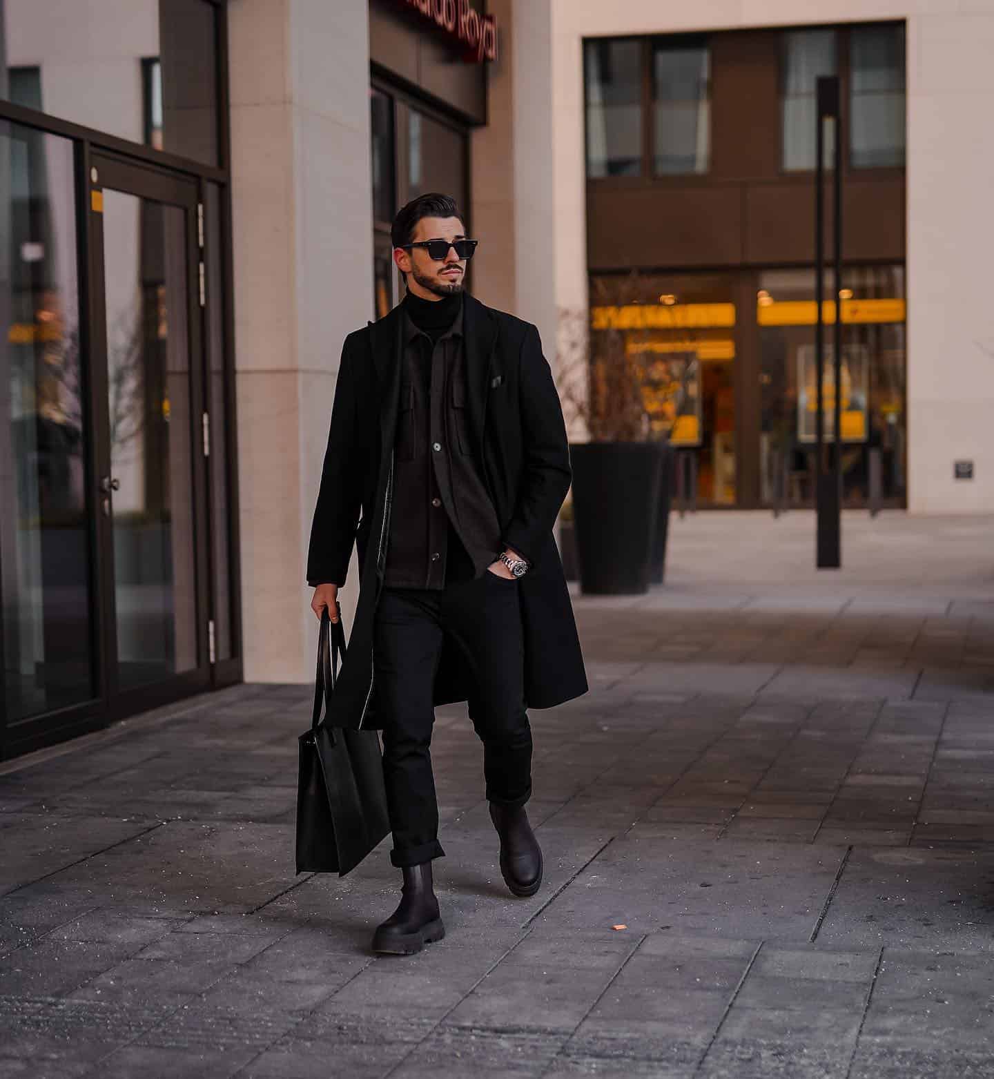 Carrying A Tote Bag in the streets