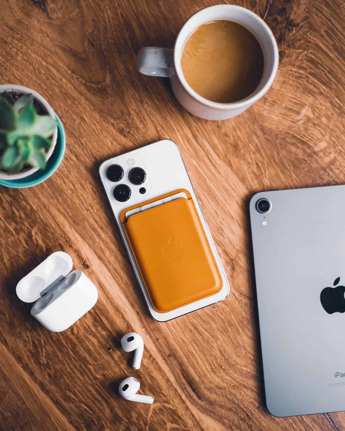 Coffee Break With Apples