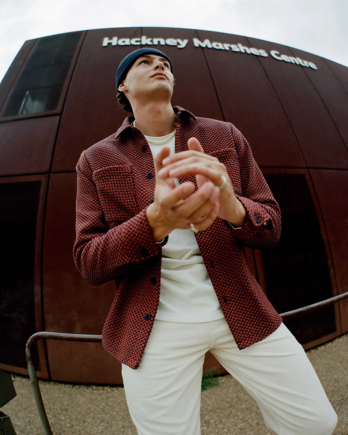 layering a white outfit with a whiting overshirt