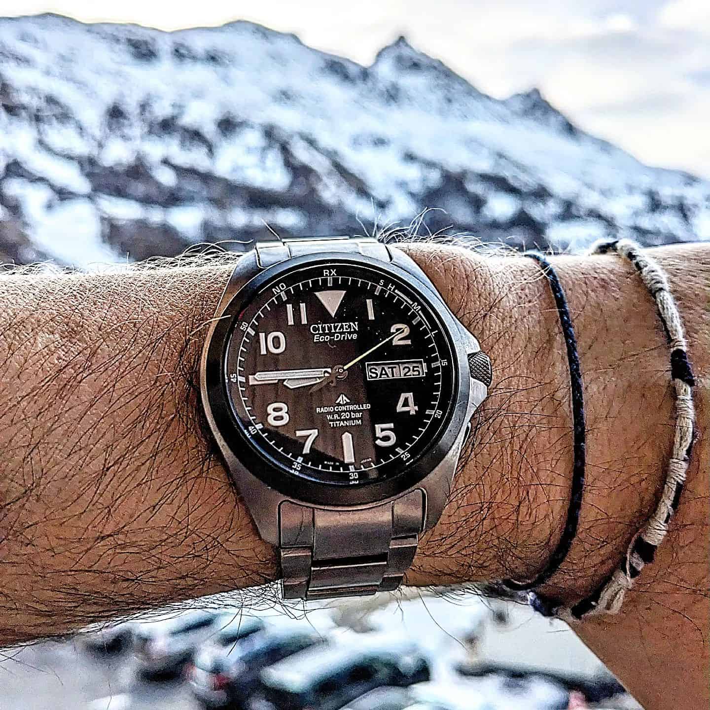 guy wearing a solar citizen echo drive