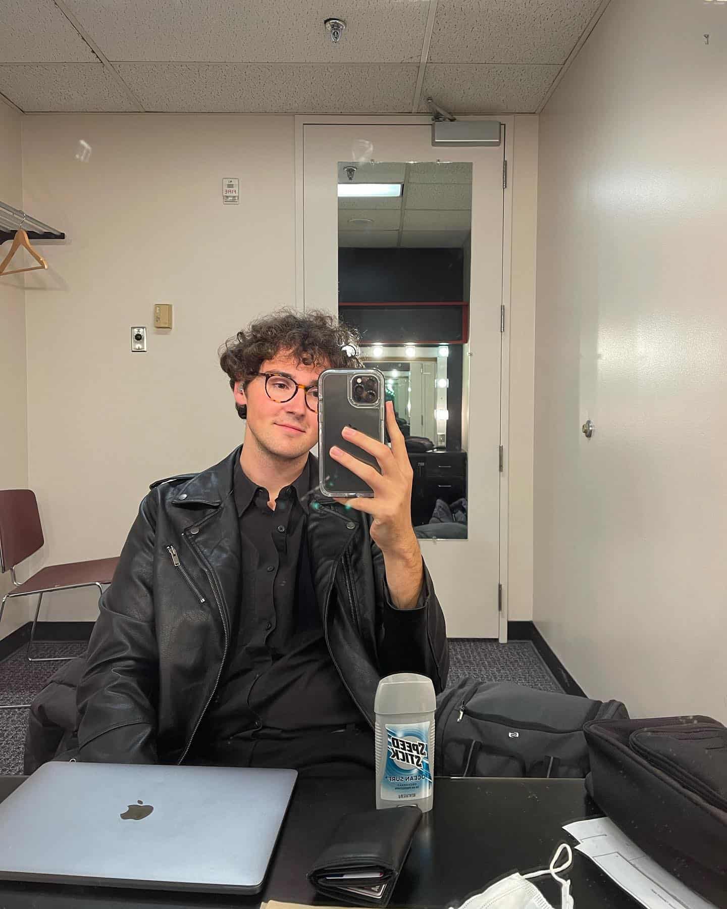 taking a mirror selfie