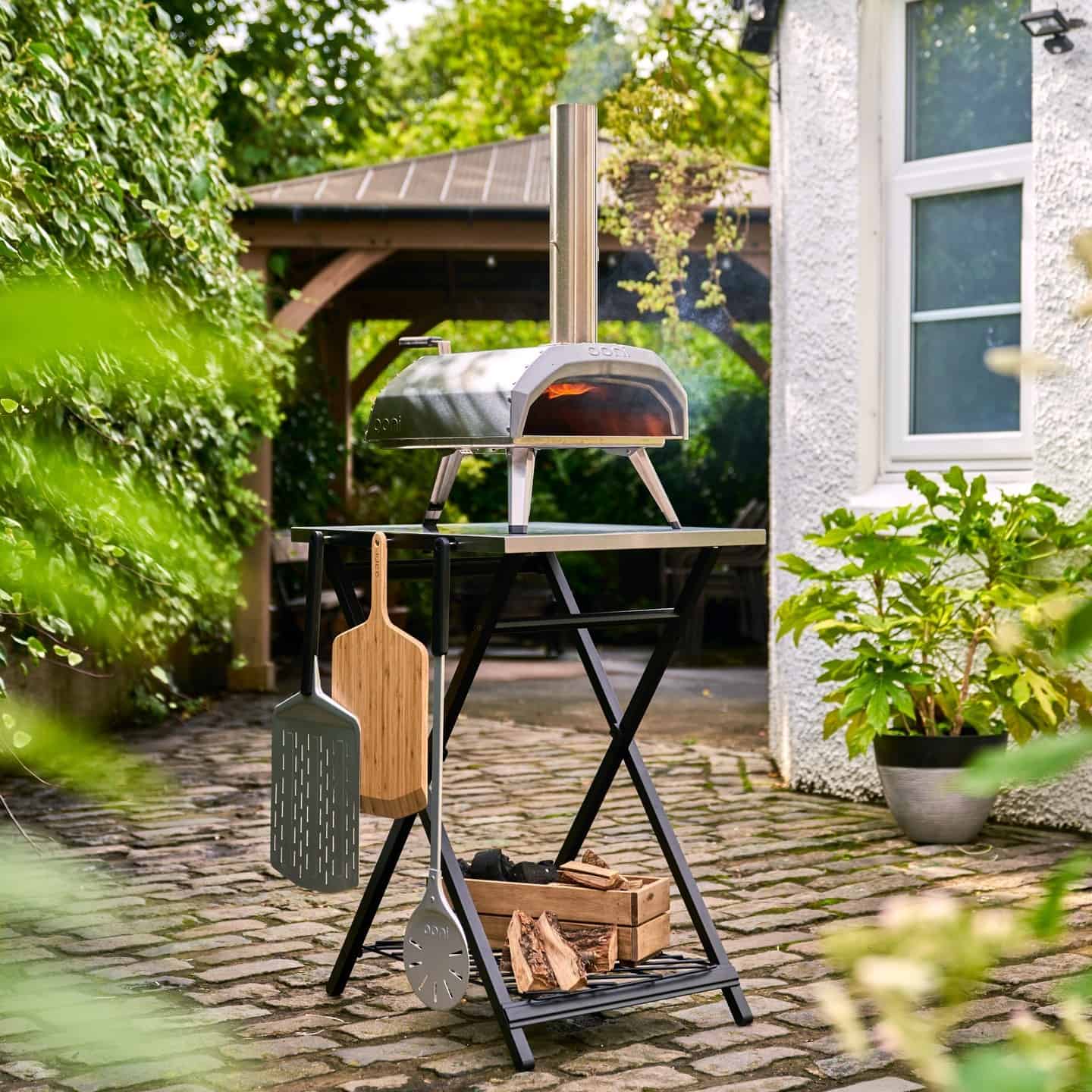 a karu portable pizza oven by Ooni