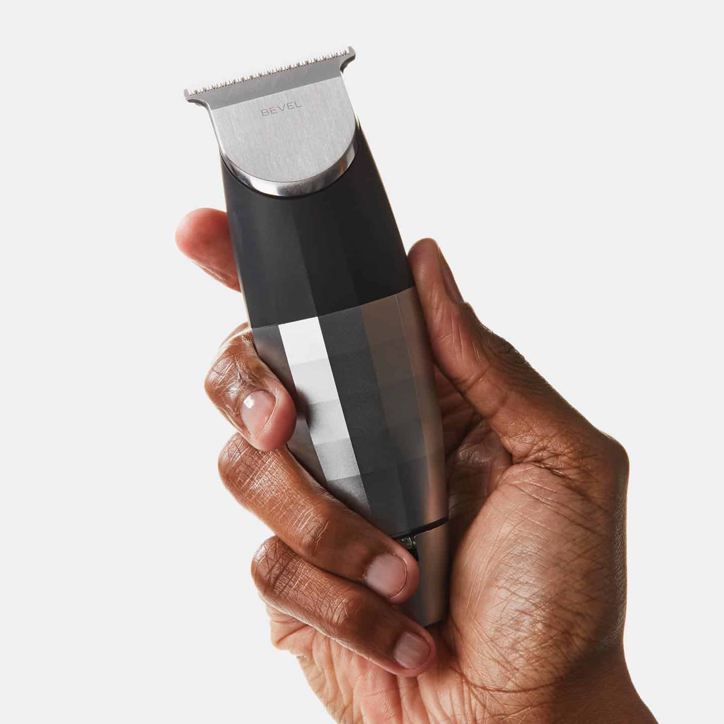 holding a bevel T blade trimmer
