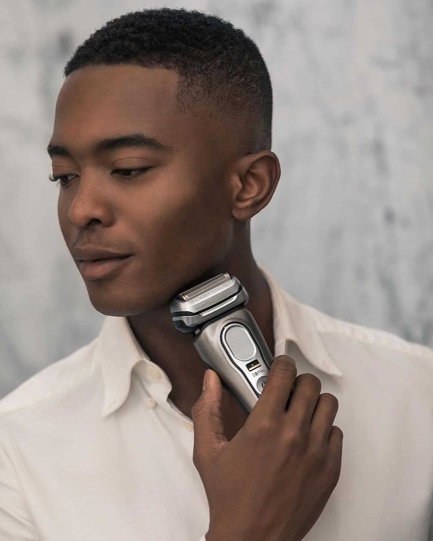man using a foil shaver