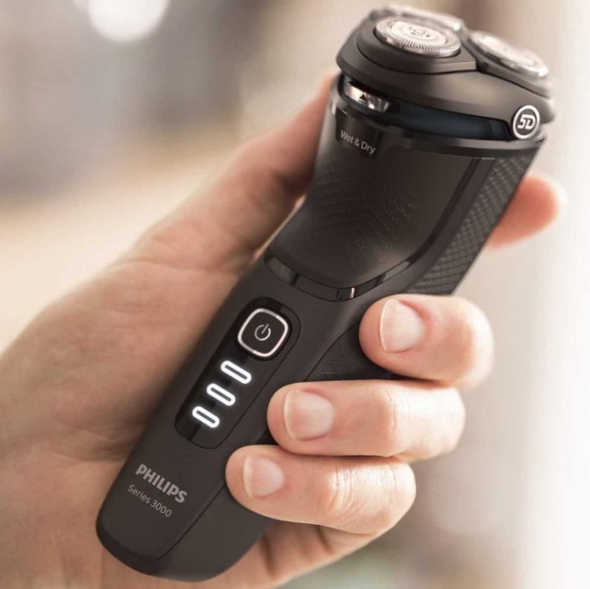 holding a philips series 3000 electric razor
