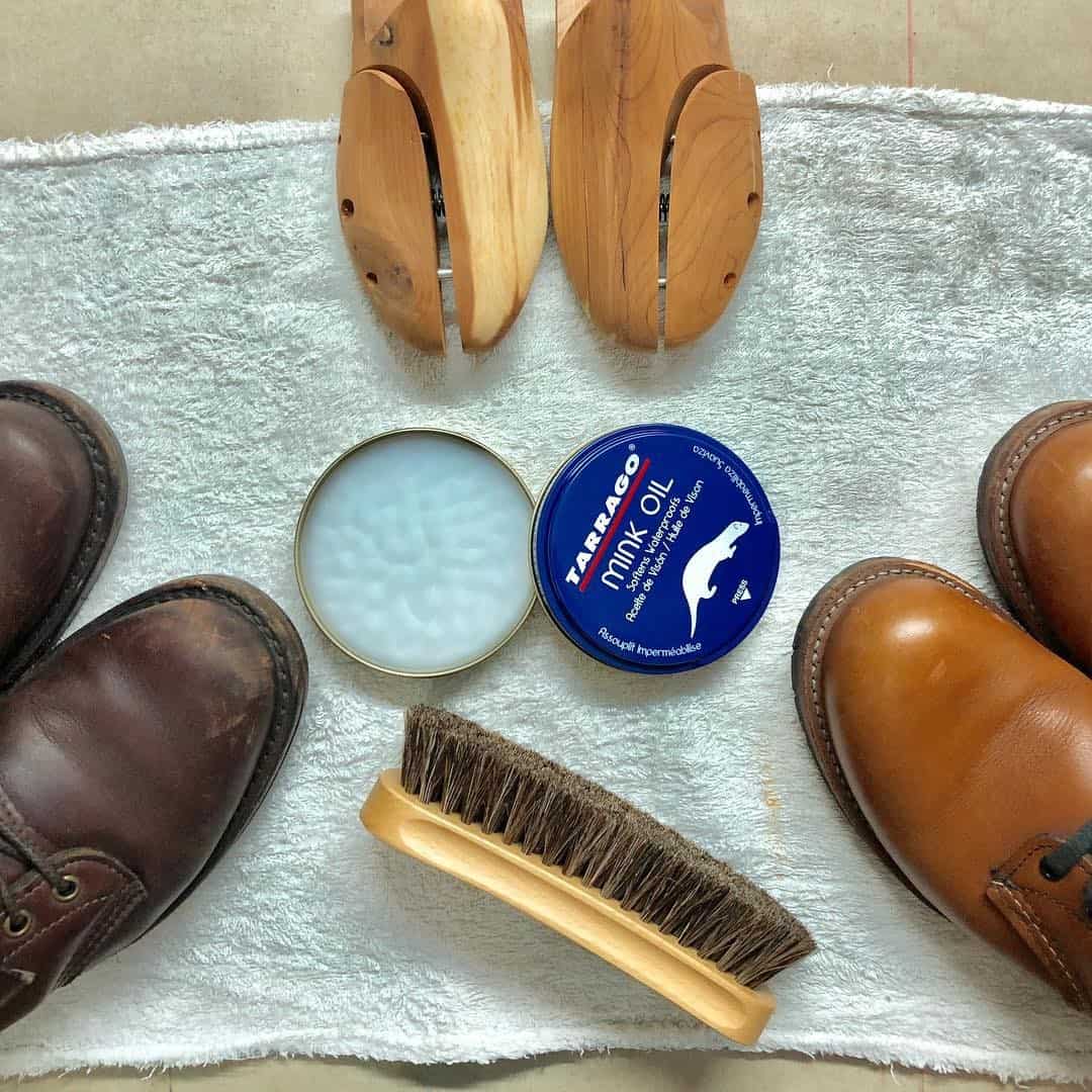 an open can of tarrago mink oil