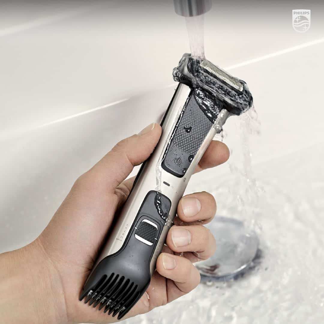 washing a bodygroom series 7000 by philips