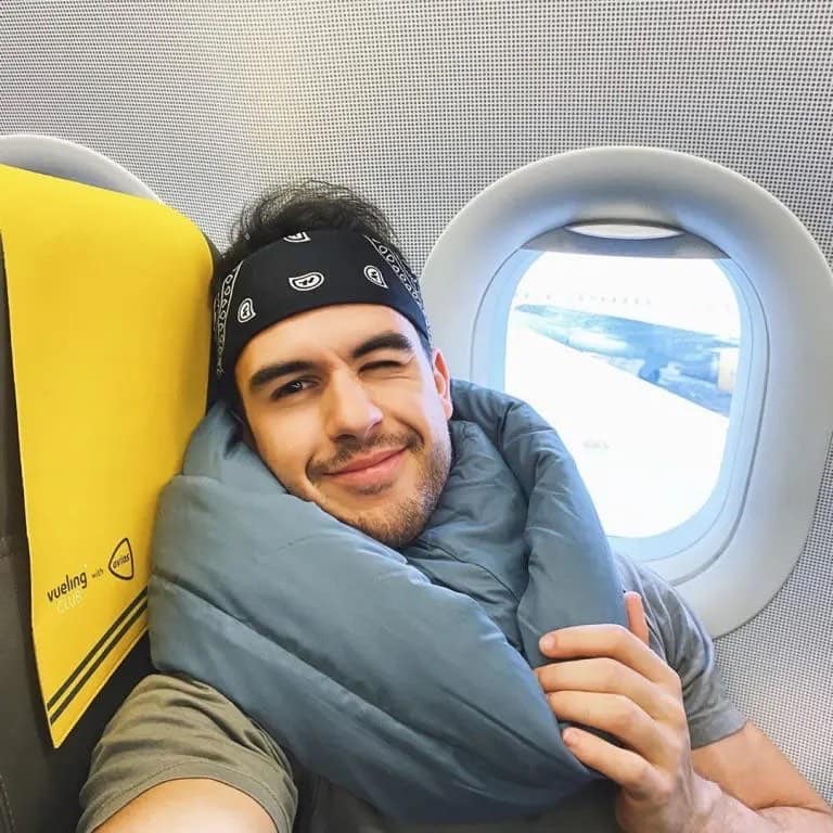 man using an infinity pillow