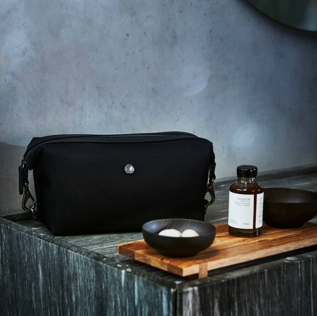 black washbag by mismo