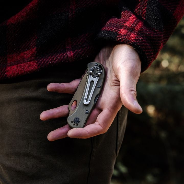 man holding a 722 spitfire pocket knife