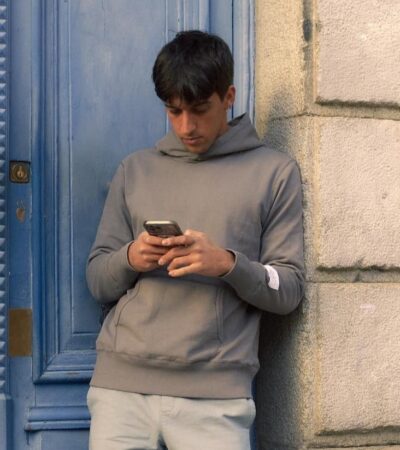 45 Best Tinder Bios For Guys + 6 Tips For Creating in 2026