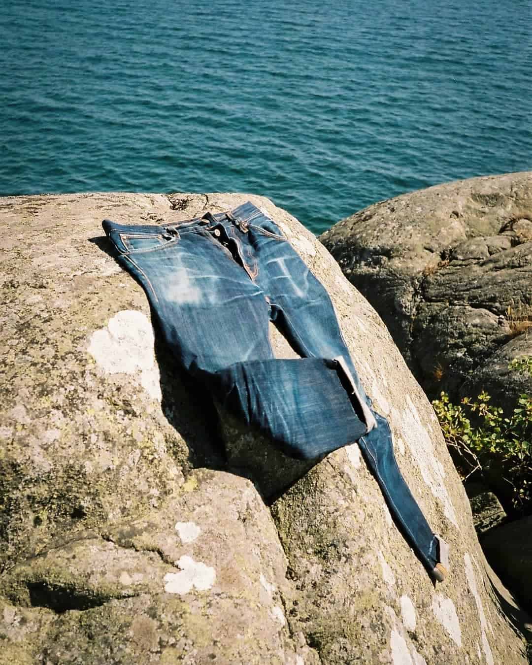 drying a pair of jeans under the sun