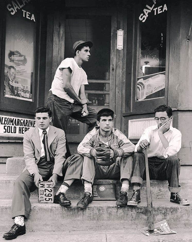 boys on a stoop in Ansonia Connecticut 1949