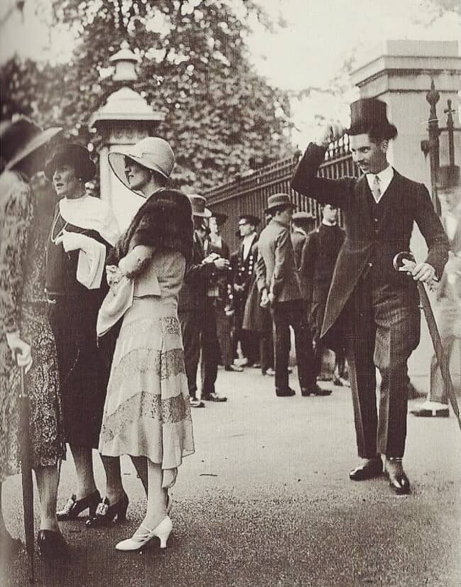 man in 1920s tipping his hat for the ladies