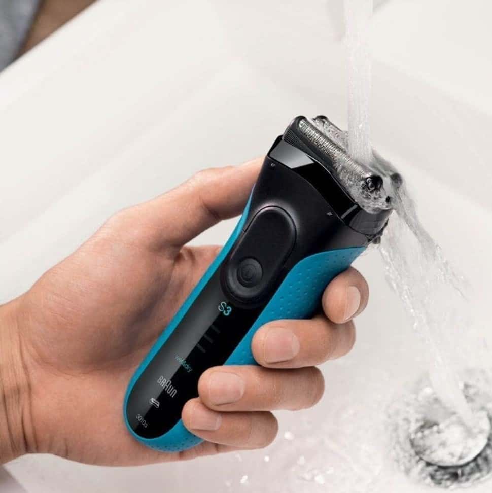 Washing the braun series 3 pro skin electric shaver