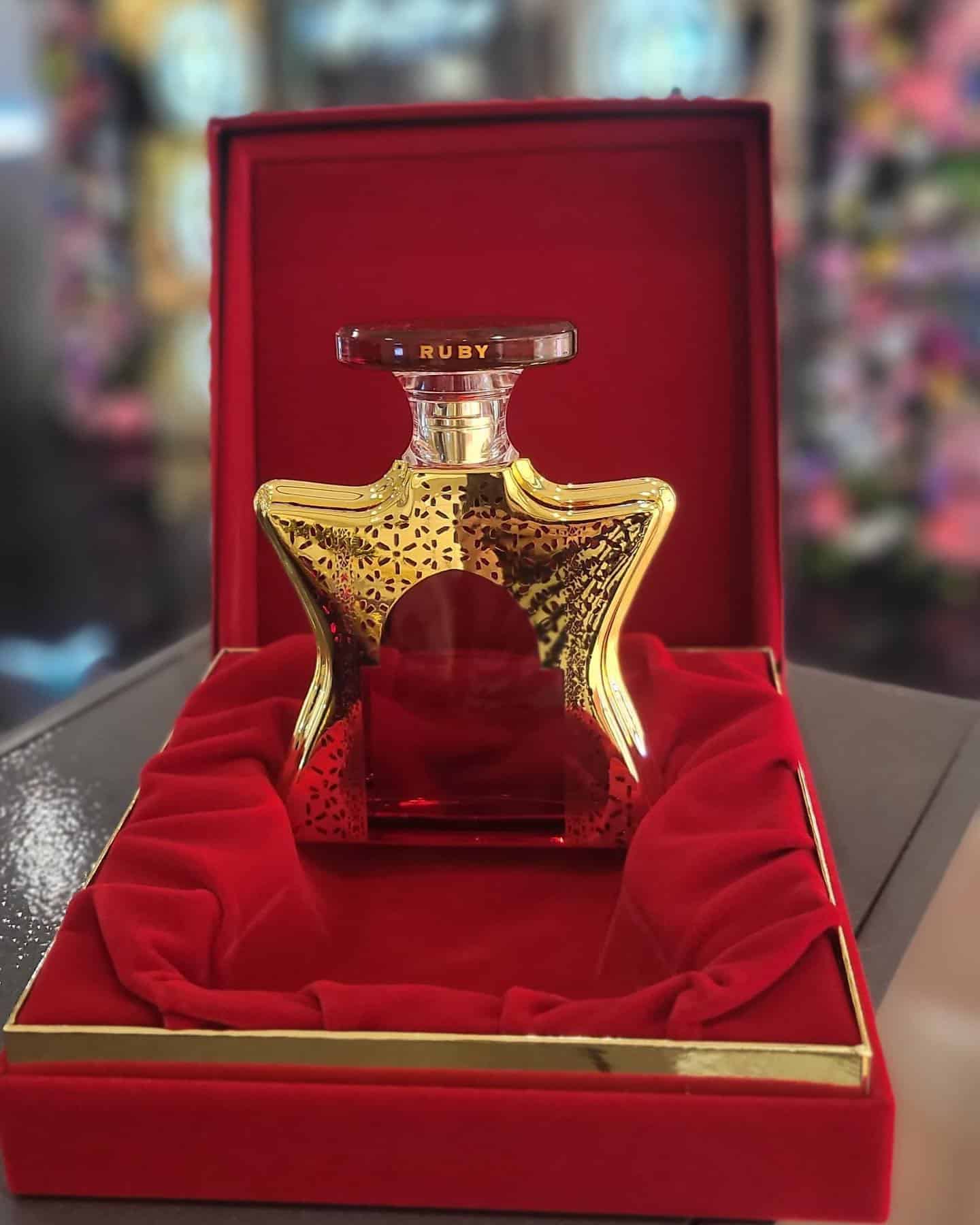 unboxing a bottle of dubai ruby cologne by bond no 9