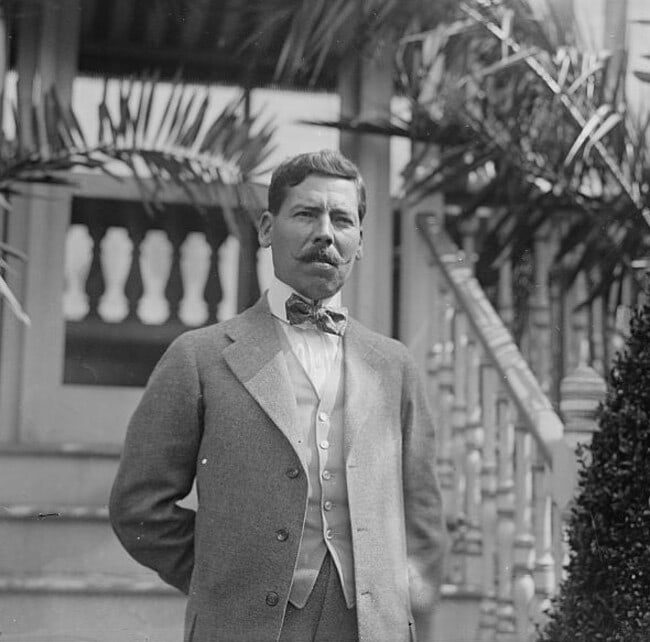 man in a three piece suit n 1910