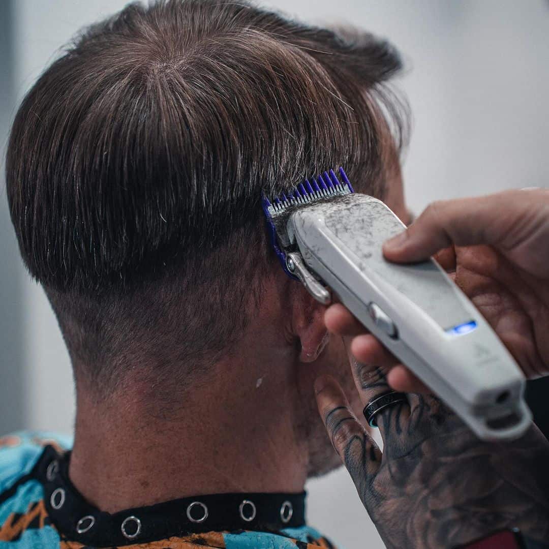 barber using the revite clipper by andis