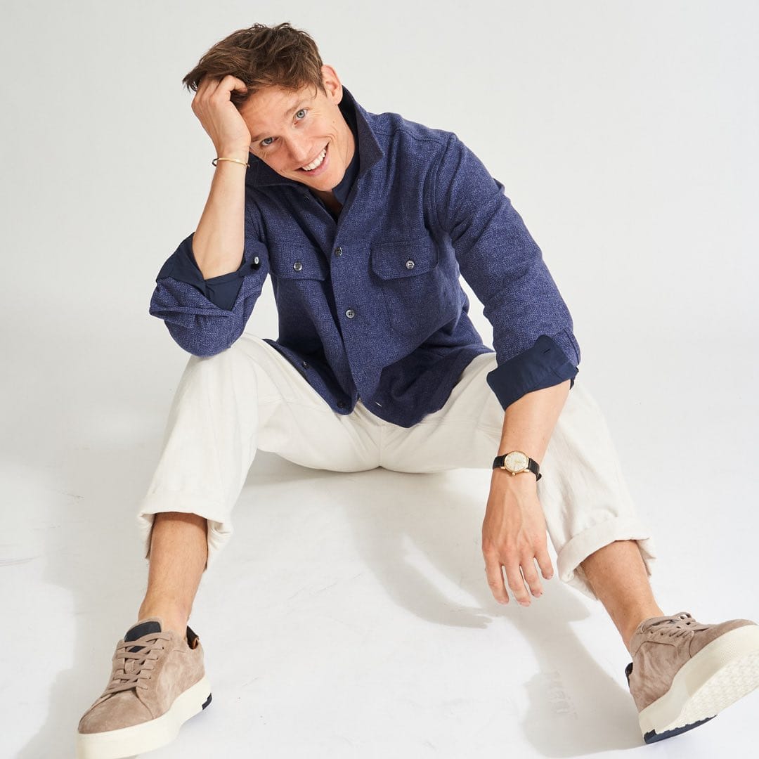 preppy style: man in a blue overshirt and white linen pants