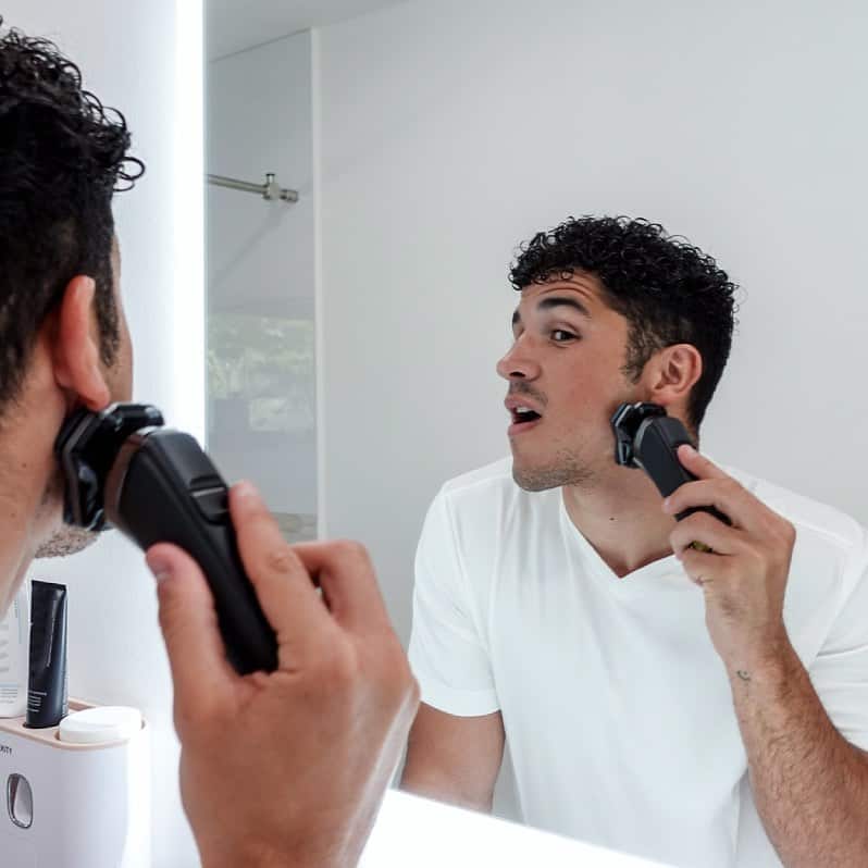 man shaving his beard with a norelco 7000 series