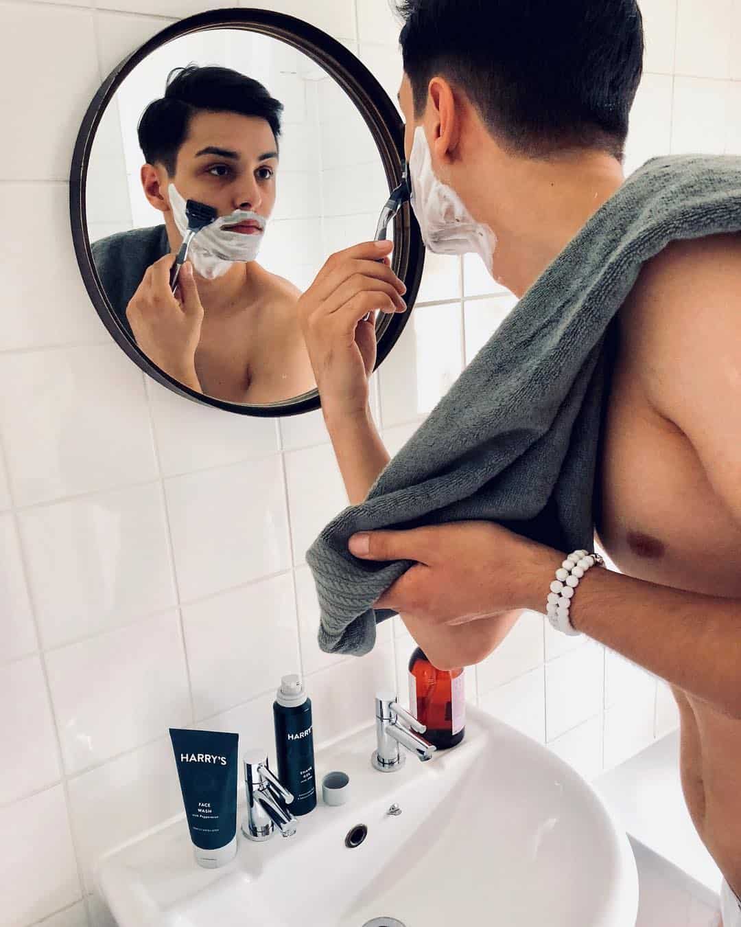 man using a harrys razor for shaving