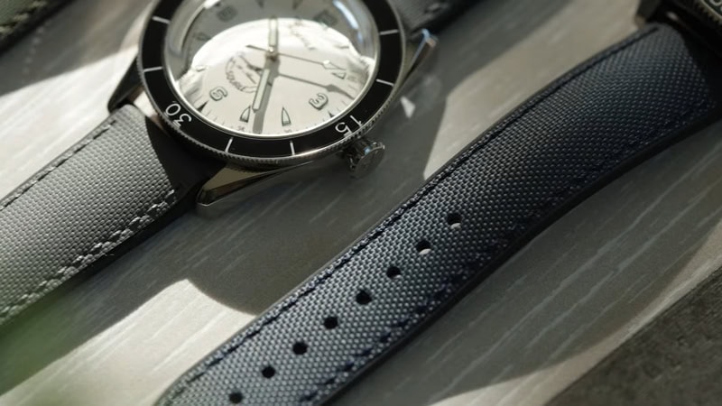 the black Artem Hydroflex strap