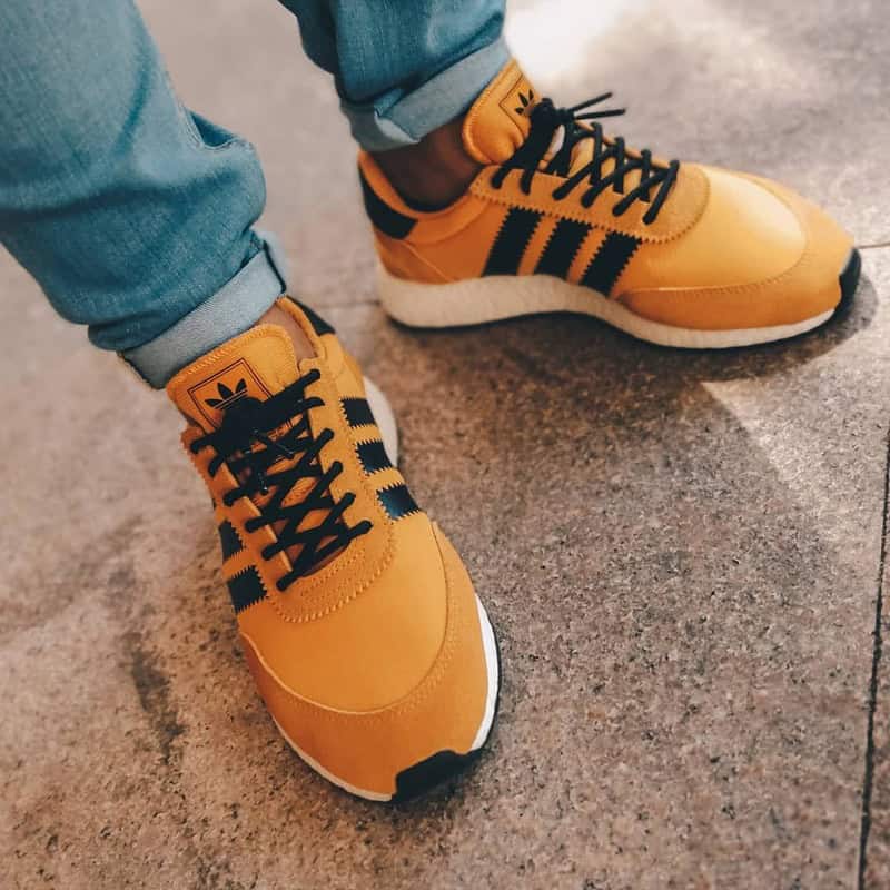 using a black rope shoe lace for a yellow adidas sneakers