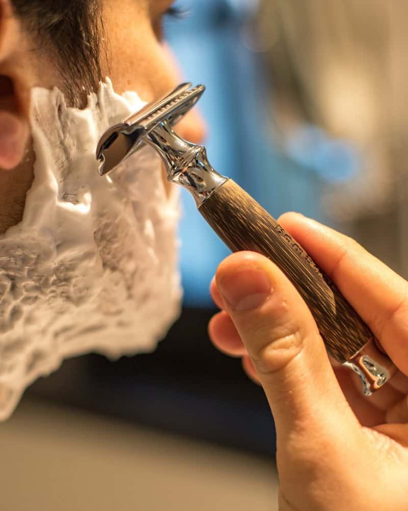 man using the Baambaw Bamboo double edge safety razor