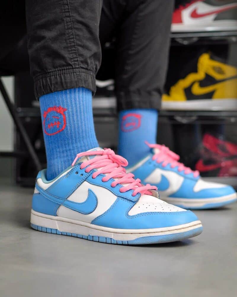 using pink shoelaces for a pair of nike sneakers