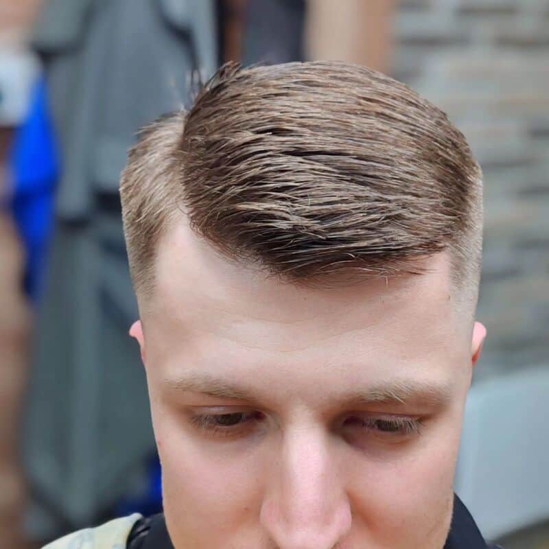 side-swept hairstyle for round face shape