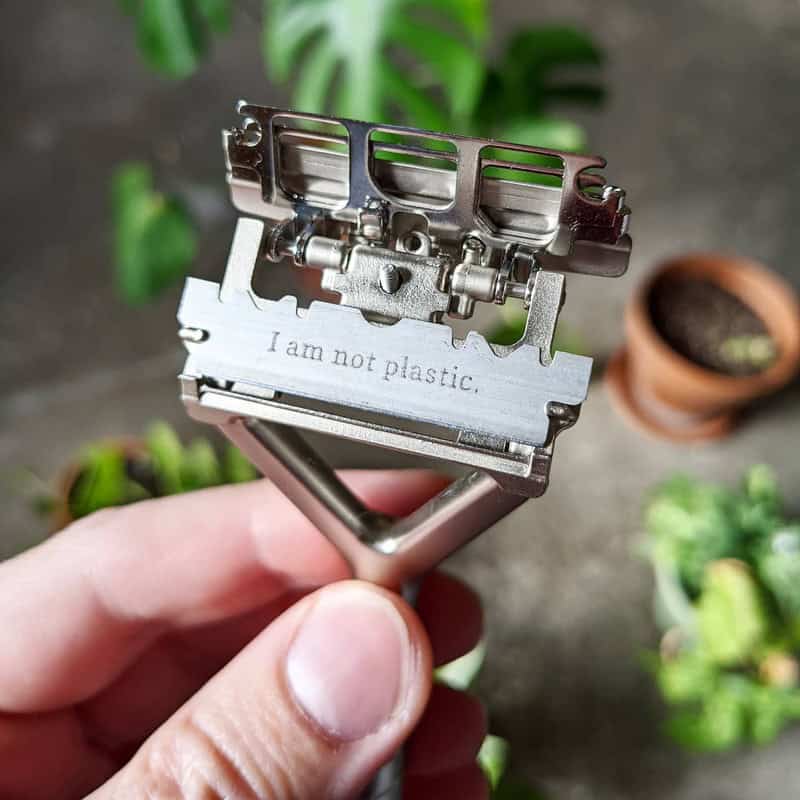 replacing the blade of a Leaf Shave Razor